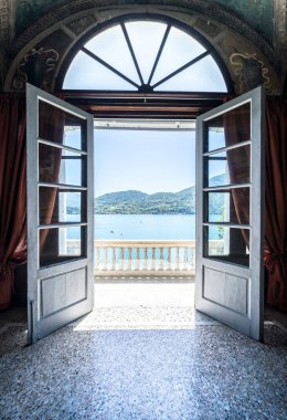 Como Gölü, İtalya 'da ünlü Villa Carlotta