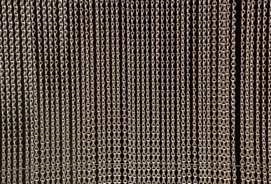 Siyah arkaplanda zincirler