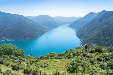 Argegno, İtalya yakınlarındaki Lago di Como (Como Gölü) panorama manzarası