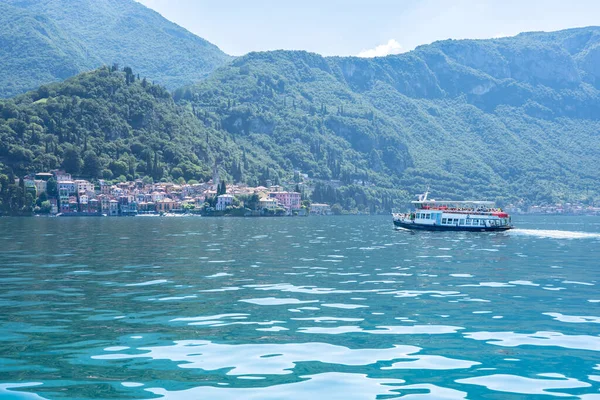 イタリアのコモ湖の有名なヴァレンナの町 ロイヤリティフリーのストック写真