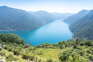Argegno, İtalya yakınlarındaki Lago di Como (Como Gölü) panorama manzarası