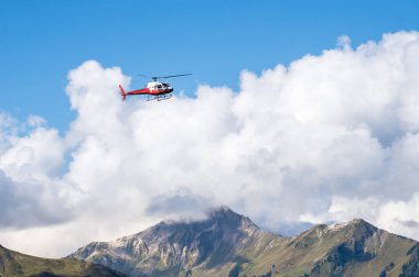 İsviçre 'de Dağ Kurtarma Helikopteri