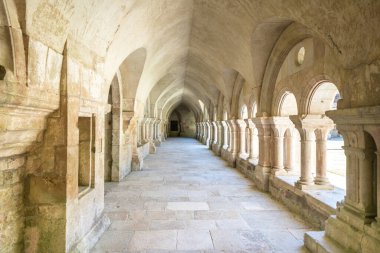 Fontenay, Fransa 'nın ünlü Manastırı