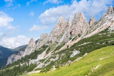 Meşhur Sella Grubu yazın kalabalık, Güney Tyrol, İtalya