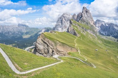 Dünyaca ünlü Seceda zirvesi Dolomite Alpleri, Güney Tyrol (Alto Adige), İtalya