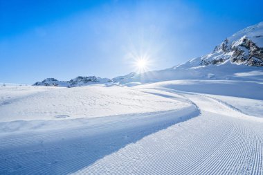 Kış karı dağ Allalin, Saas-Fee, İsviçre 'yi kapladı