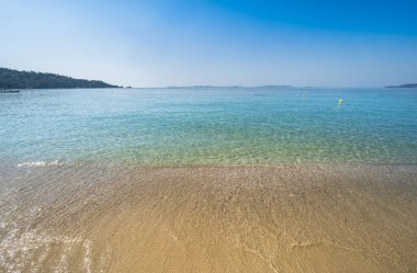 Fransız Rivierası, Fransa 'da turkuaz suyla ünlü Plage de Jean Blanc