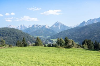 Dolomites Dağı, Güney Tyrol, İtalya 'nın manzaralı panoramik manzarası