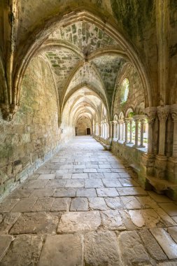 Abbaye de Fontfroide, Fransa 'nın dünyaca ünlü manastırı.
