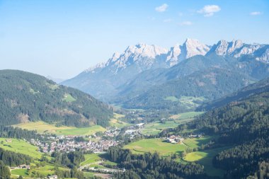 Dolomites Dağı, Güney Tyrol, İtalya 'nın manzaralı panoramik manzarası