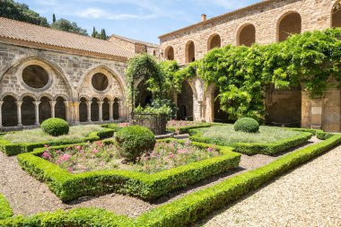 Abbaye de Fontfroide, Fransa 'nın dünyaca ünlü manastırı.
