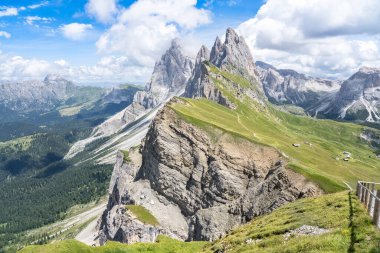 Dünyaca ünlü Seceda zirvesi Dolomite Alpleri, Güney Tyrol (Alto Adige), İtalya