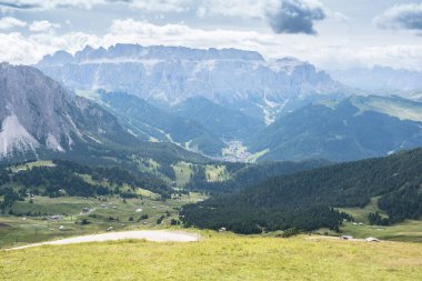 Meşhur Sella Grubu yazın kalabalık, Güney Tyrol, İtalya