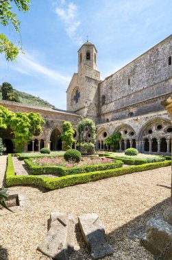 Abbaye de Fontfroide, Fransa 'nın dünyaca ünlü manastırı.