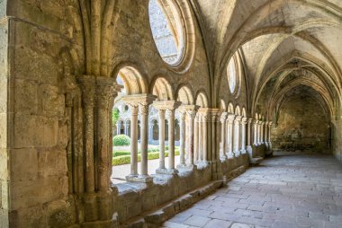 Abbaye de Fontfroide, Fransa 'nın dünyaca ünlü manastırı.