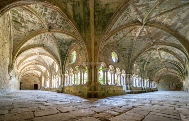 Abbaye de Fontfroide, Fransa 'nın dünyaca ünlü manastırı.