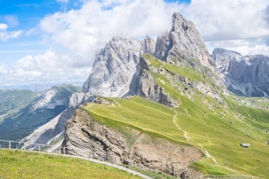 Dünyaca ünlü Seceda zirvesi Dolomite Alpleri, Güney Tyrol (Alto Adige), İtalya