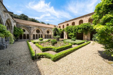 Abbaye de Fontfroide, Fransa 'nın dünyaca ünlü manastırı.