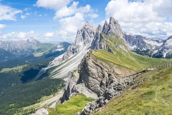 Dünyaca ünlü Seceda zirvesi Dolomite Alpleri, Güney Tyrol (Alto Adige), İtalya