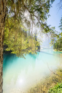 Dolomites dağlarındaki Braies Gölü, Güney Tyrol, İtalya