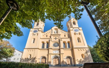Güney Tyrol, İtalya 'da Brunico' da Meryem 'in Hükmü Cemaati