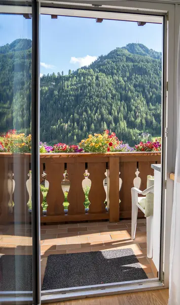 Alto Adige 'in manzarası, İtalya - lüks otelden manzara