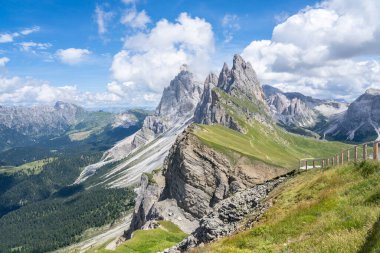 Dünyaca ünlü Seceda zirvesi Dolomite Alpleri, Güney Tyrol (Alto Adige), İtalya