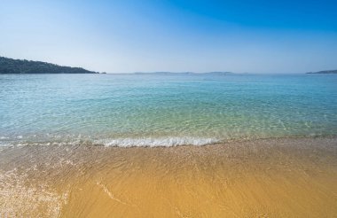 Fransız Rivierası, Fransa 'da turkuaz suyla ünlü Plage de Jean Blanc