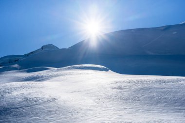 Kış karı dağ Allalin, Saas-Fee, İsviçre 'yi kapladı