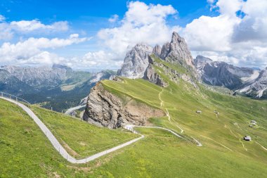 Dünyaca ünlü Seceda zirvesi Dolomite Alpleri, Güney Tyrol (Alto Adige), İtalya