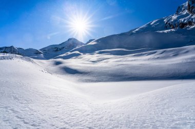 Kış karı dağ Allalin, Saas-Fee, İsviçre 'yi kapladı