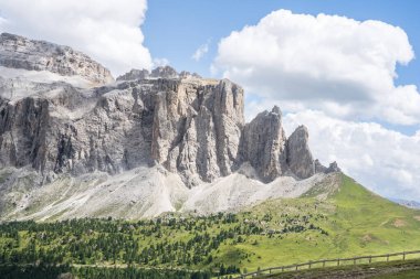 Meşhur Sella Grubu yazın kalabalık, Güney Tyrol, İtalya