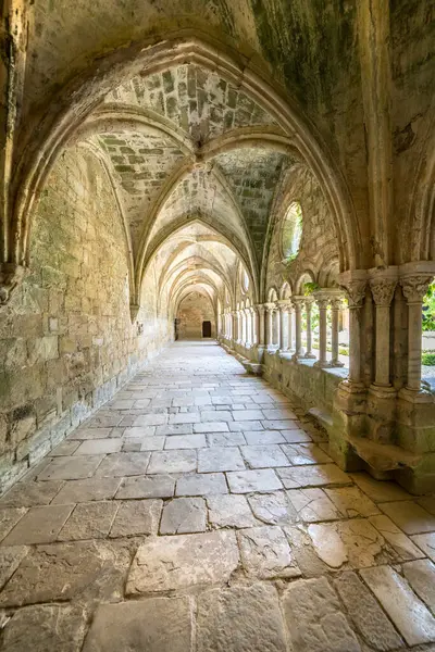 Abbaye de Fontfroide, Fransa 'nın dünyaca ünlü manastırı.