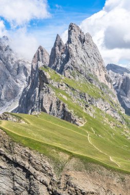 Dünyaca ünlü Seceda zirvesi Dolomite Alpleri, Güney Tyrol (Alto Adige), İtalya