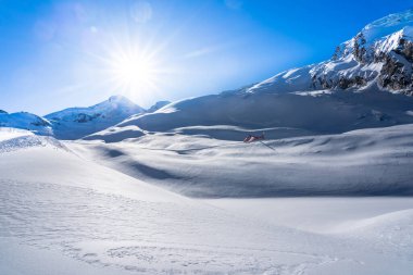 Kış karı dağ Allalin, Saas-Fee, İsviçre 'yi kapladı