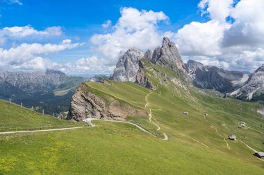 Dünyaca ünlü Seceda zirvesi Dolomite Alpleri, Güney Tyrol (Alto Adige), İtalya