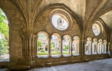 Abbaye de Fontfroide, Fransa 'nın dünyaca ünlü manastırı.