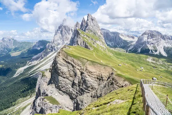 Dünyaca ünlü Seceda zirvesi Dolomite Alpleri, Güney Tyrol (Alto Adige), İtalya