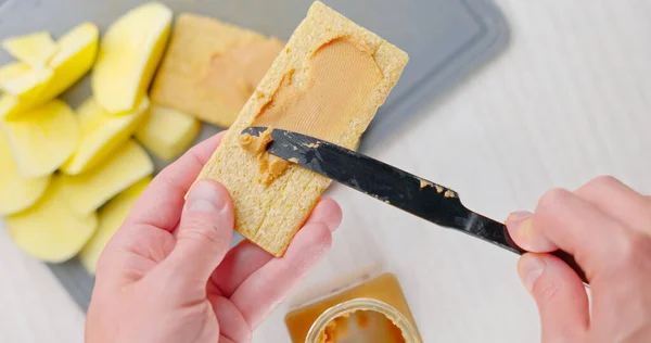 Manteiga Amendoim Espalhada Pão Torrado Close — Fotografia de Stock