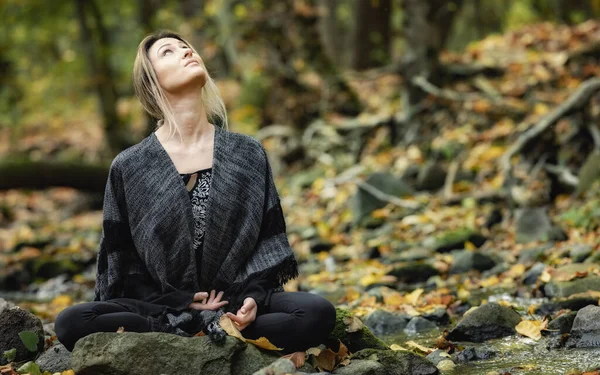 Beautiful Young Woman Meditating Forest Close — Stock Photo, Image