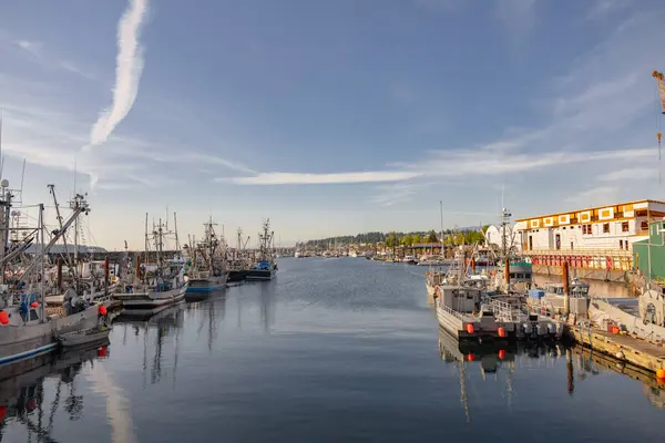Porto Industrial Com Navios Cima Mar Fotos De Bancos De Imagens