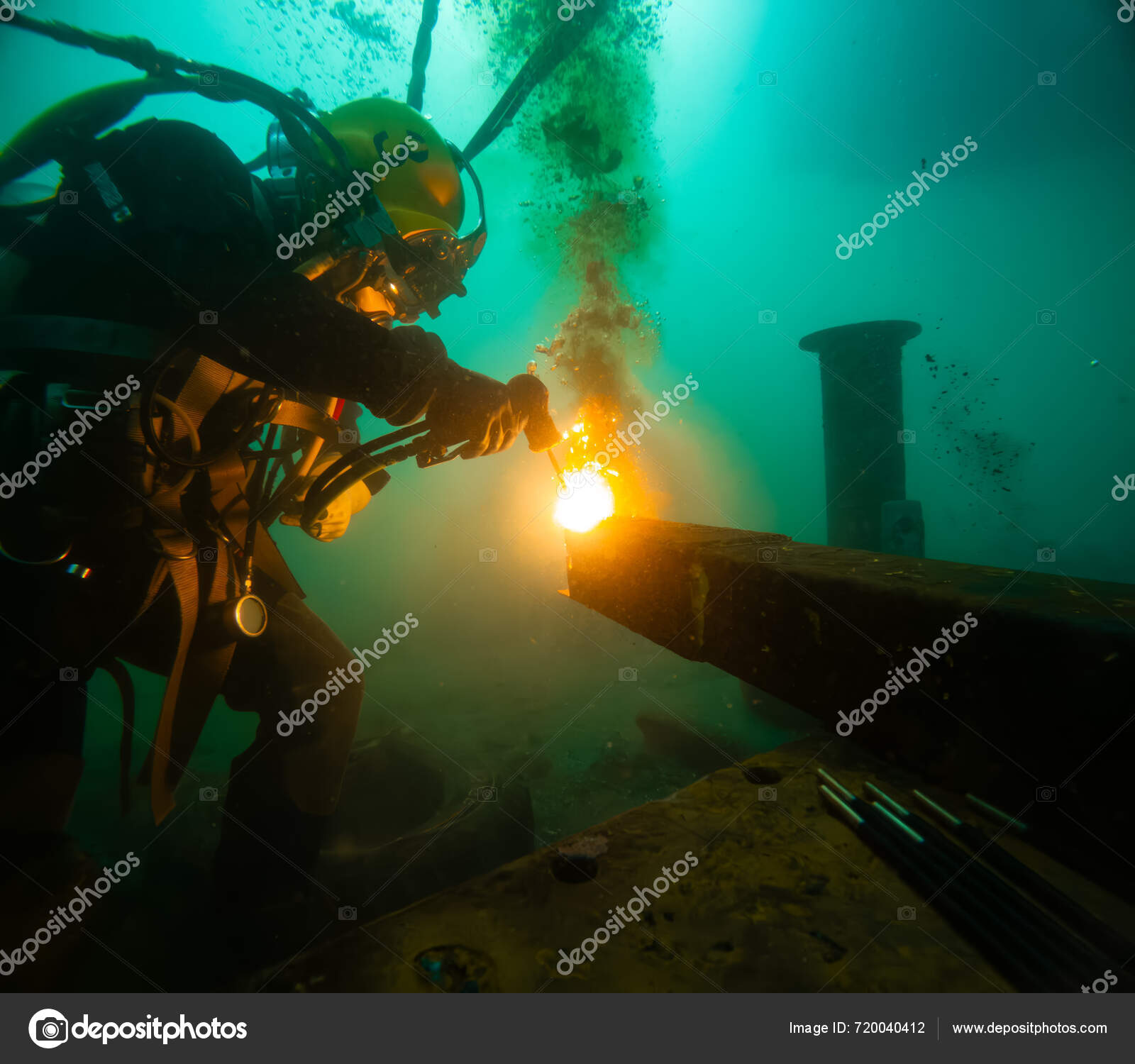 Imágenes de Underwater welding, fotos de Underwater welding sin royalties |  DepositPhotos, image size:1600x1500