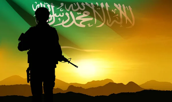Silhouette Soldado Contra Cielo Del Atardecer Bandera Arabia Saudita Concepto — Vector de stock