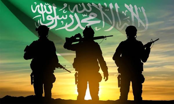 Siluetas Soldados Contra Cielo Del Atardecer Bandera Arabia Saudita Concepto — Vector de stock