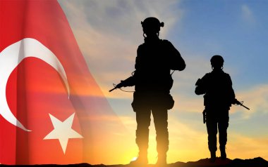 Gün batımında Türkiye bayrağı taşıyan asker siluetleri. Türk Silahlı Kuvvetleri Günü için arka plan, Zafer Günü. EPS10 vektörü