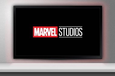 TV ekranında Marvel Stüdyoları logosu. Moskova, Rusya - Mart 2023.