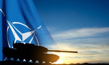 Mavi gökyüzünün arka planında tankın silüeti olan NATO bayrakları.