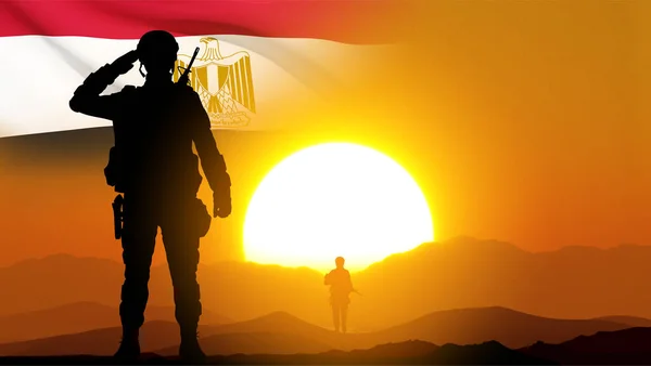 Silhouetten Von Soldaten Vor Dem Sonnenuntergang Mit Der Ägyptischen Flagge — Stockfoto