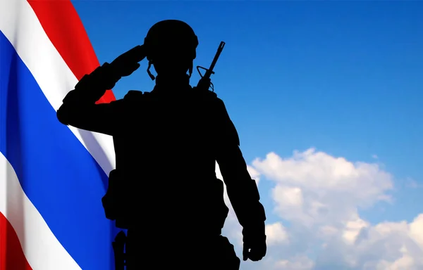天空背景下的一个拿着泰国国旗的士兵的轮廓 爱国观念 Eps10病媒 — 图库矢量图片