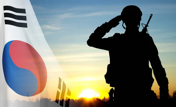 Silhueta Soldado Fundo Pôr Sol Bandeira Coreia Sul — Fotografia de Stock